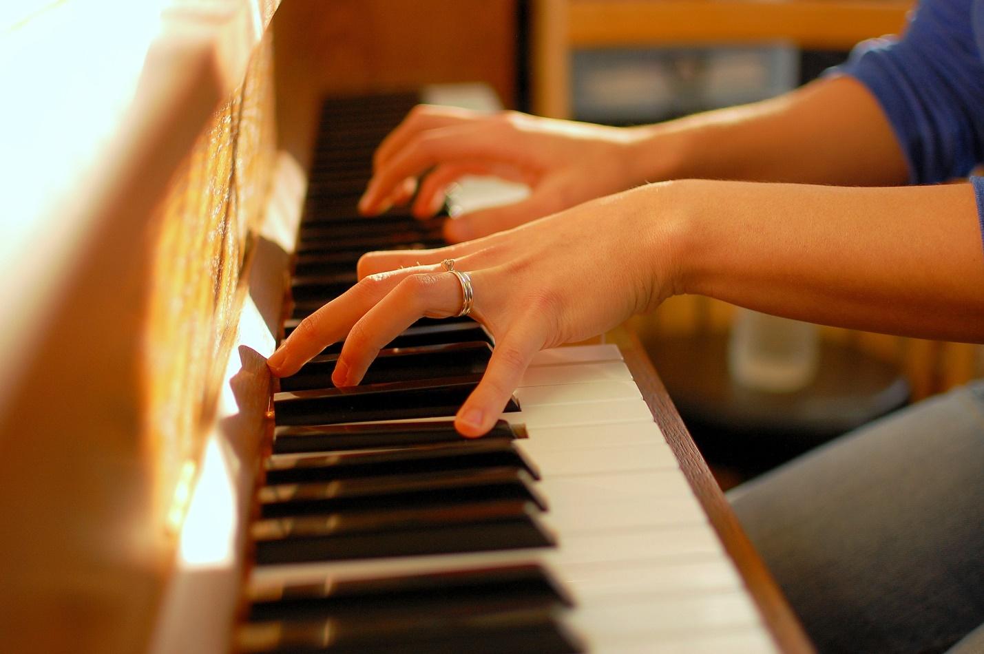 پیانو آکوستیک چیست
