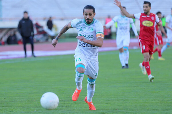 پرسپولیس صدر را تقدیم سپاهان کرد/ جنجال سوتهای مشکوک و عجیب داور