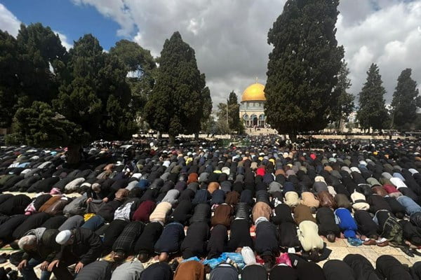 دومین جمعه ماه مبارک رمضان و نماز صدها هزار فلسطینی در مسجدالاقصی