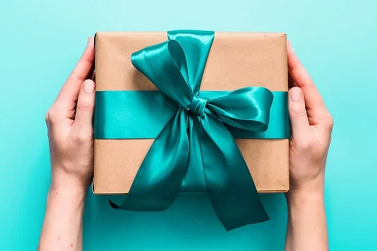 پیشنهاد جذاب برای خرید هدیه روز معلم در اصفهان