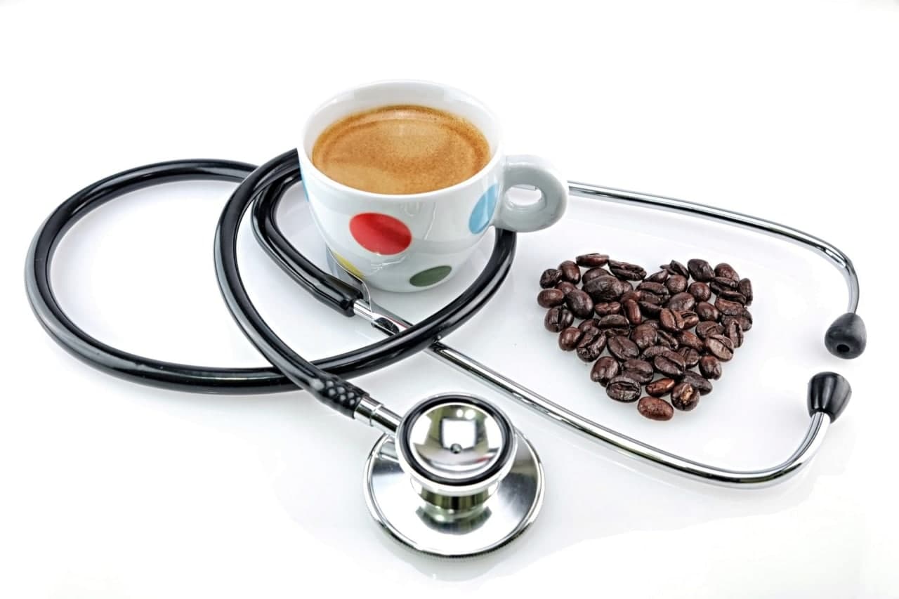 آیا قهوه برای تپش قلب ضرر دارد | چگونه تپش قلب ناشی از انرژی زا را از بین ببریم