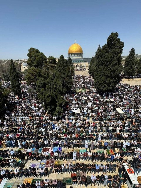 ۱۲۰ هزار فلسطینی آخرین نماز جمعه ماه رمضان را در مسجد الاقصی اقامه کردند