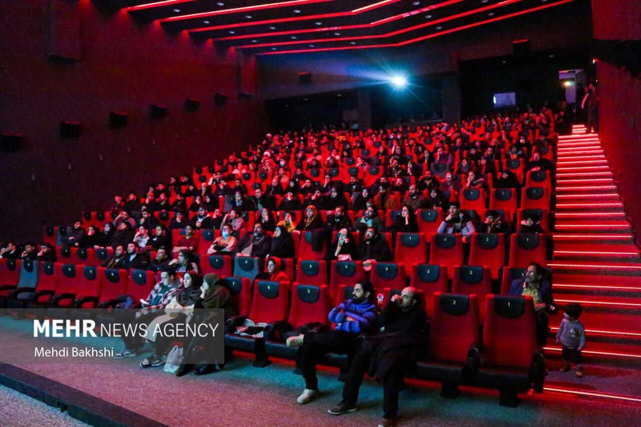 خبرنگاران قم به تماشای «آبی روشن» نشستند - خبرگزاری مهر | اخبار ایران و جهان