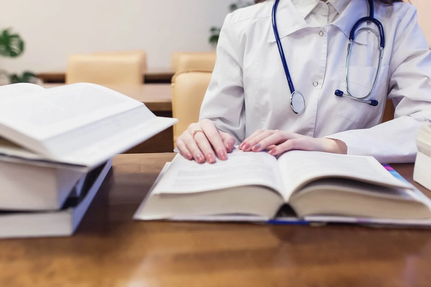بهداشت چگونه کتابهای پزشکی میتوانند به بهبود کیفیت درمان و مراقبتهای بهداشتی کمک کنند؟